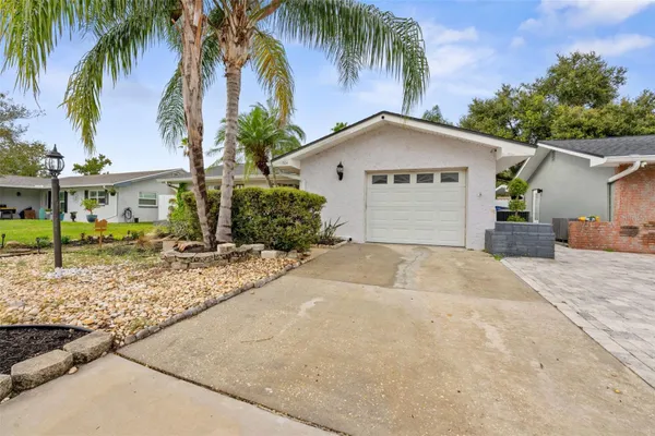 1704 HIBISCUS CIR