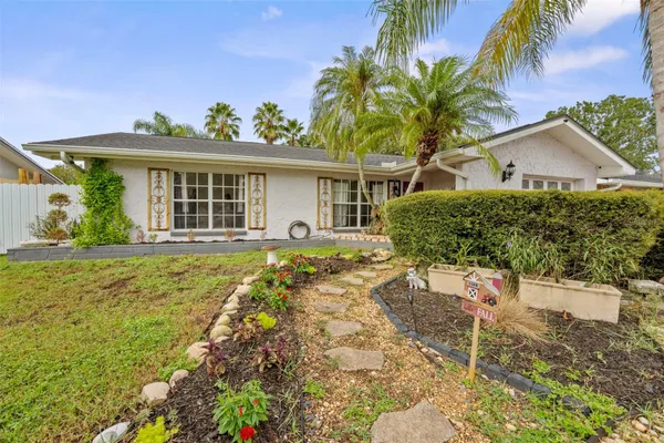 1704 HIBISCUS CIR