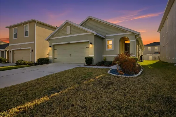 8204 PELICAN REED CIR