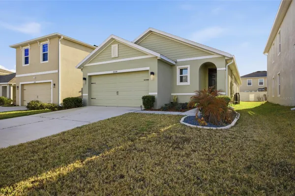 8204 PELICAN REED CIR