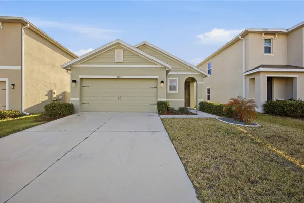 8204 PELICAN REED CIR