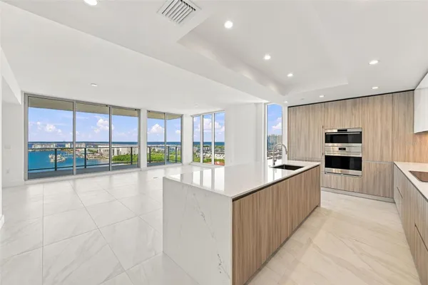 5713 BOWEN DANIEL DR 1206