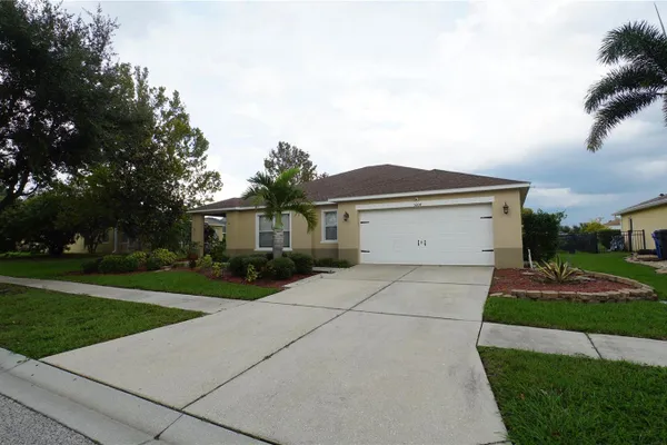 5204 MOON SHELL DR