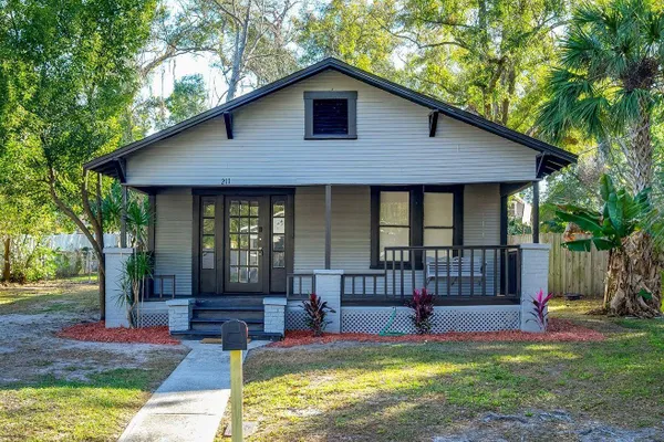 211 E CLUSTER AVE