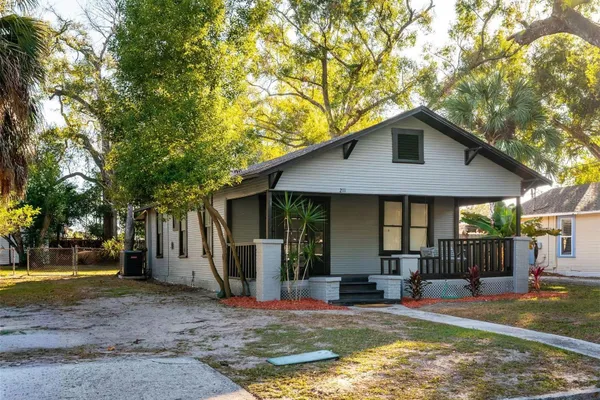 211 E CLUSTER AVE