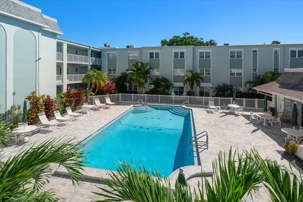 1706 BELLEAIR FOREST DR 238