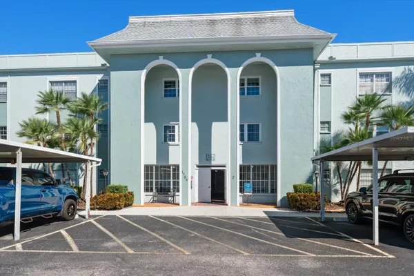1706 BELLEAIR FOREST DR 238