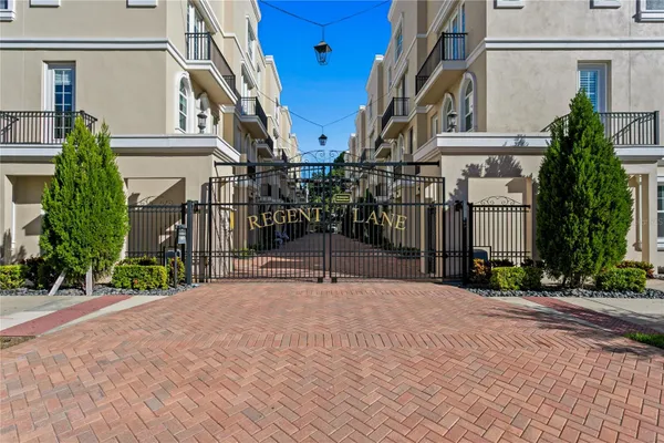 400 REGENT LN