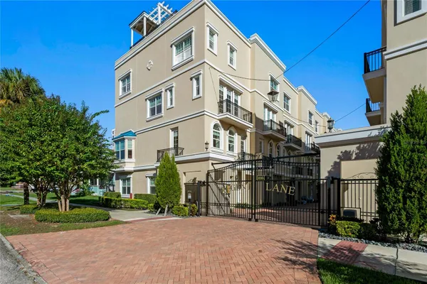 400 REGENT LN