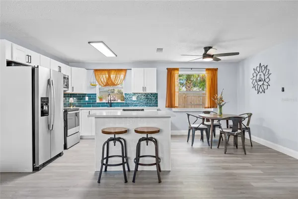 1486 CAROLYN LN