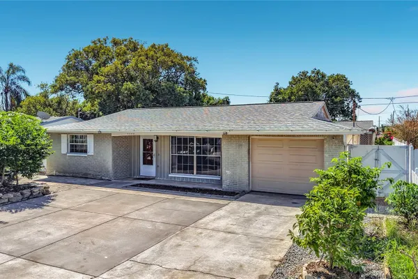 1153 CHANCELLOR DR