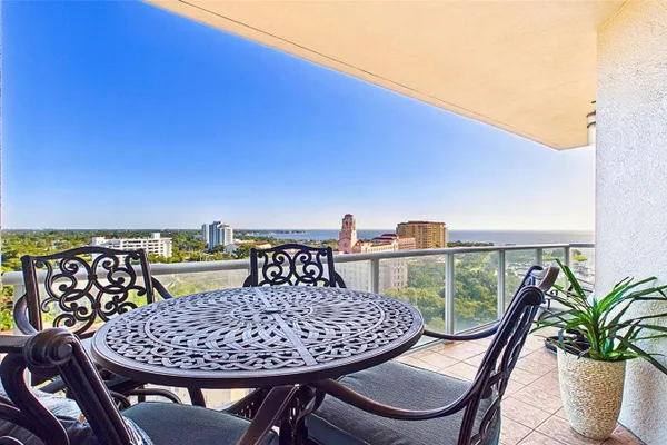 400 BEACH DR 1101