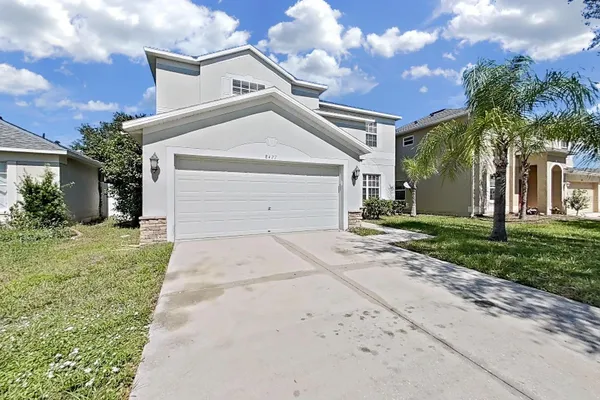 8427 CARRIAGE POINTE DR