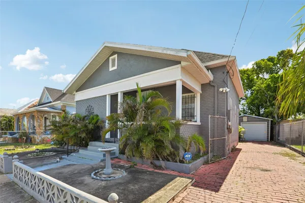 2318 W CORDELIA ST