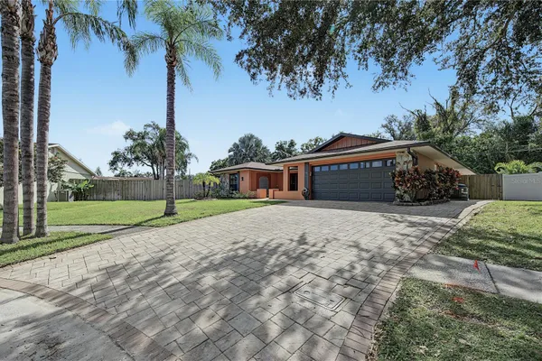 112 PEACOCK CIR