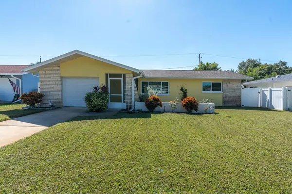 2013 FOREST DR