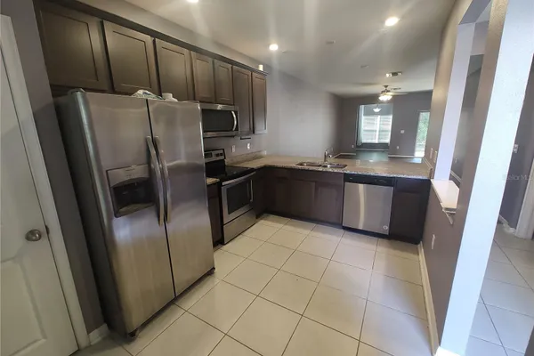 1103 HILLHURST DR