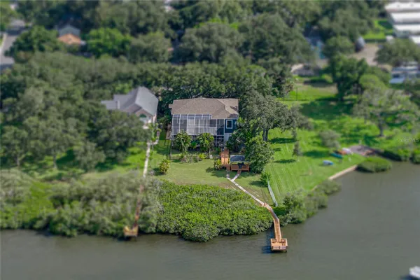 3484 SHORE DR