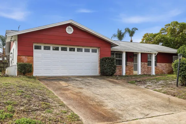 1317 N SHANGRI LA DR