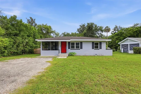 320 W GRAVES AVE