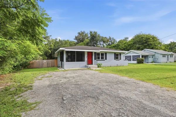 320 W GRAVES AVE