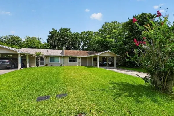 912 ROYAL OAK CT