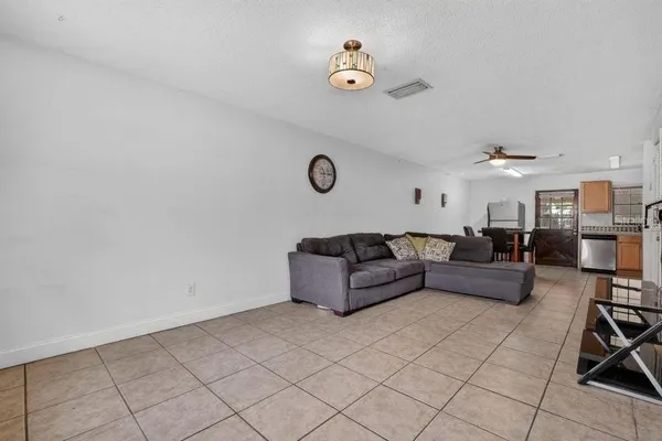 912 ROYAL OAK CT