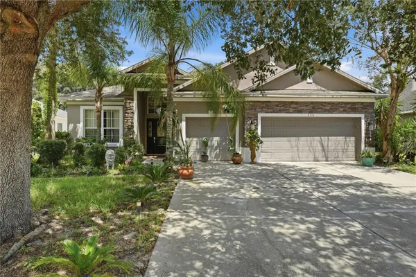 458 WOODFORD DR