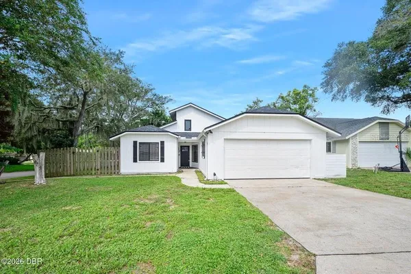 5 WINDING WOODS TRL