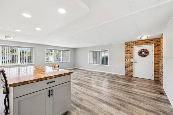 11 FLORENCE BLVD
