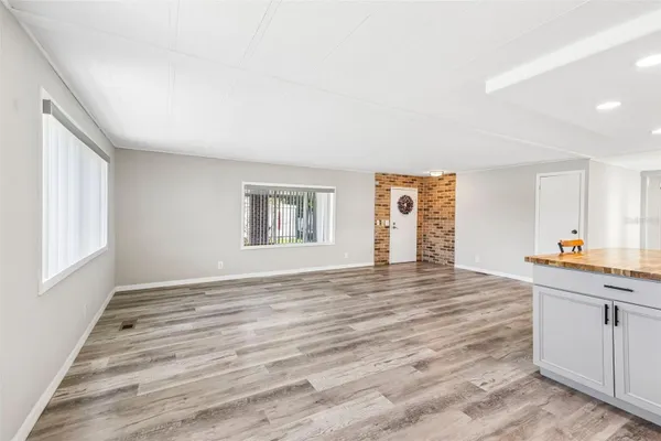 11 FLORENCE BLVD