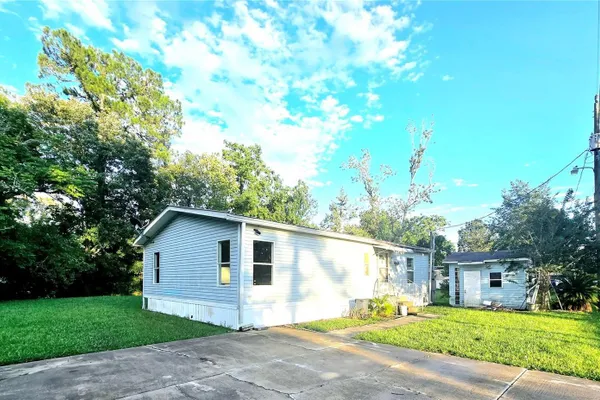 208 PINE TREE TRL