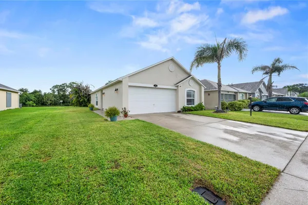 2054 MAJESTIC PINE CT