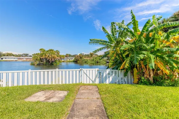 879 W COQUINA DR