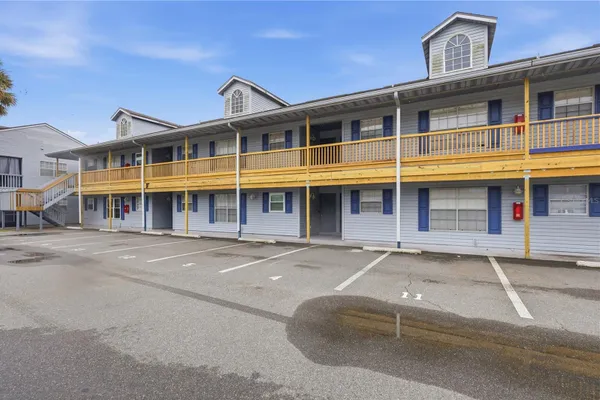 313 DIRKSEN DR F13