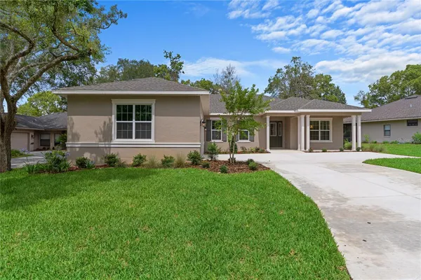 3030 W BERMUDA DUNES DR