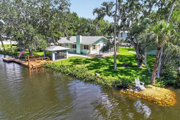6086 ISLAND DR