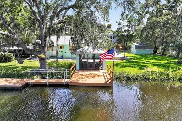 6086 ISLAND DR