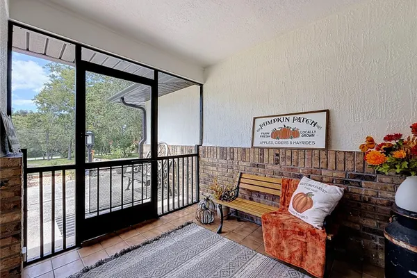 9238 TREE TOP LN