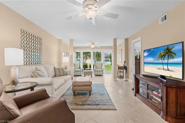160 PALM DR 5