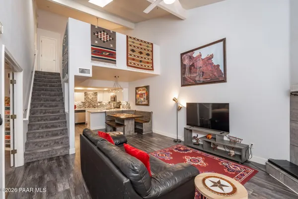 237 CREEKSIDE CIR E