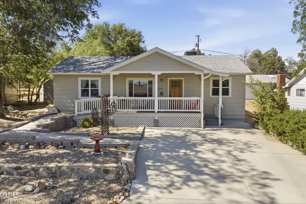 728 DOUGLAS AVE