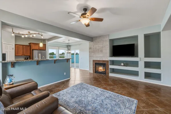 558 N CASA BELLA AVE