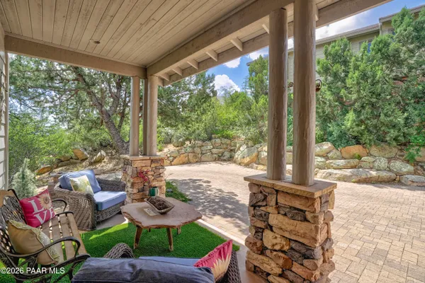 524 LODGE TRAIL CIR