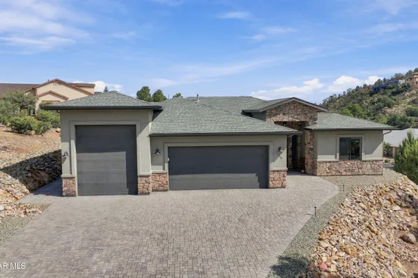2200 LE LOUP DR