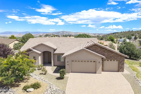 1921 PINNACLE LN