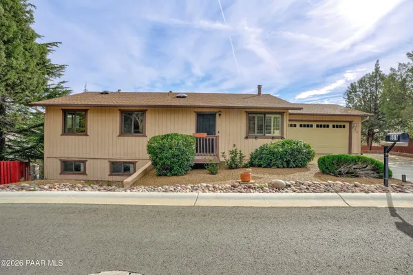 551 EASTWOOD DR