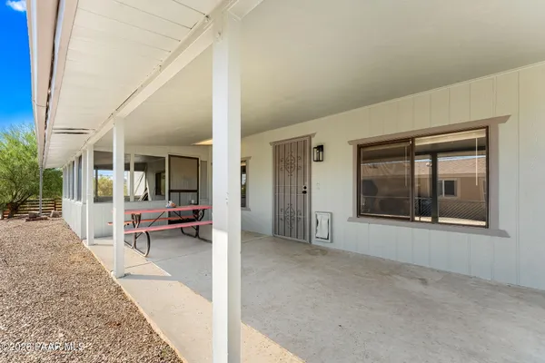 2069 W SMOKETREE DR