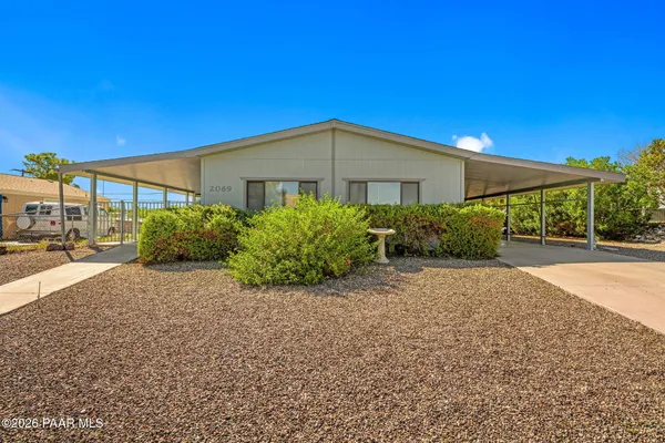 2069 W SMOKETREE DR