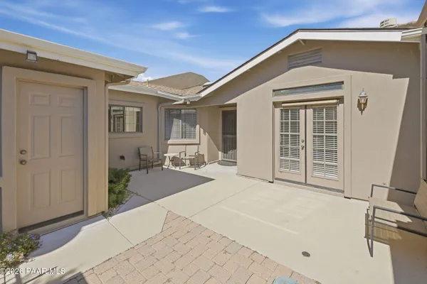 3280 IRIS LN